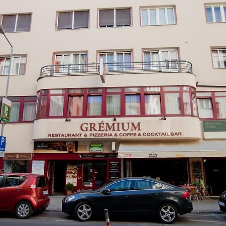 Hotel Penzion Gremium Bratislava Exterior foto